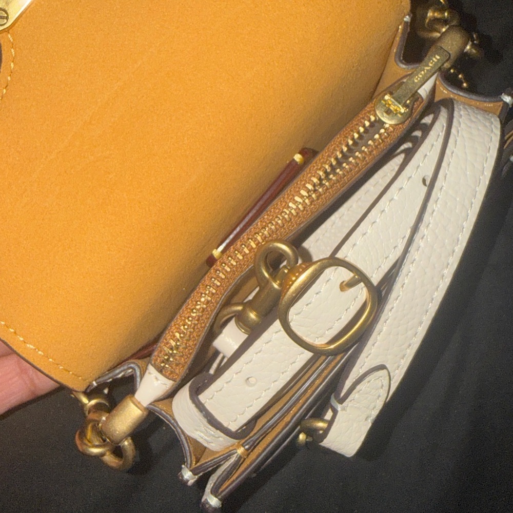 Coach Cream Leather Wallet with Gold Accent - Picture 2 of 3